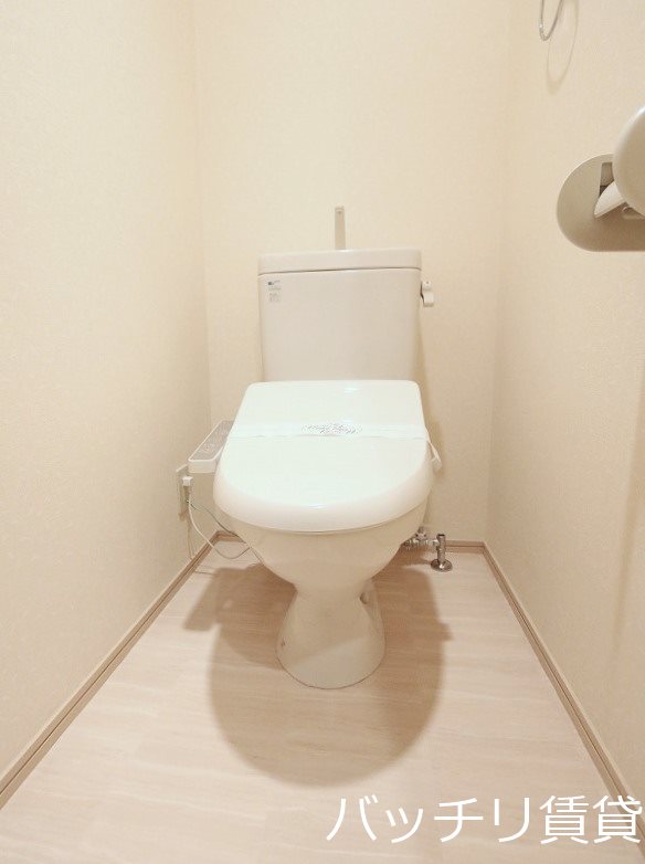 トイレ　別号室タイプの為、現状を優先致します。