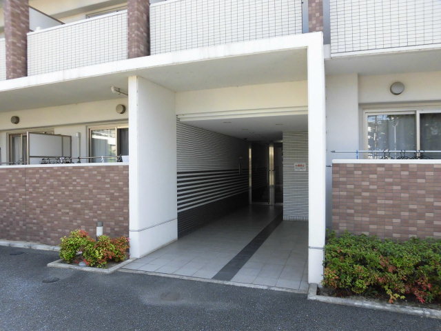 エントランス　きれいなエントランスです