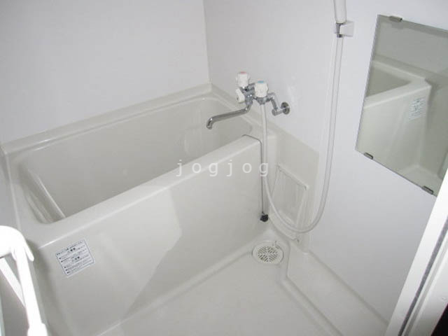 バス・シャワールーム　ゆったりとしたお風呂で快適に過ごせます。