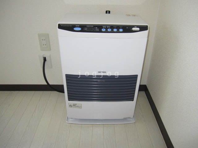 その他設備　冬はあったか石油ストーブです。