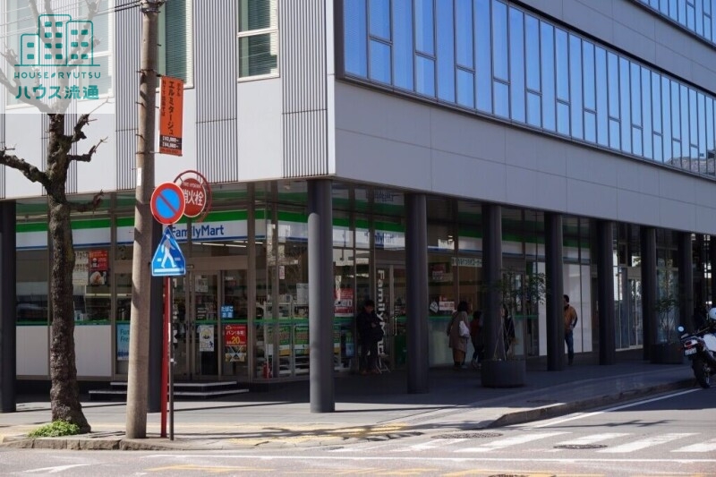 コンビニ　ファミリーマート長崎出島店（コンビニ）まで144m