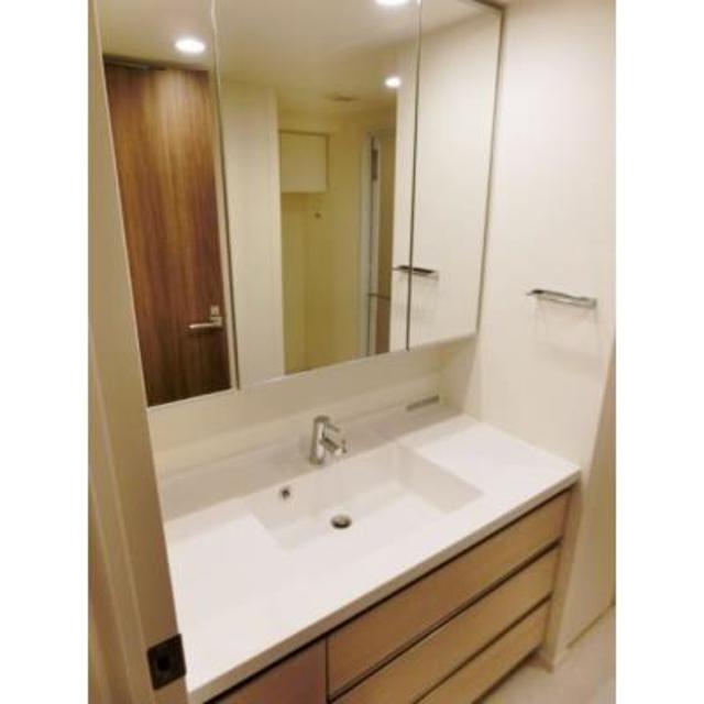 洗面設備　※写真は同タイプ住戸です。