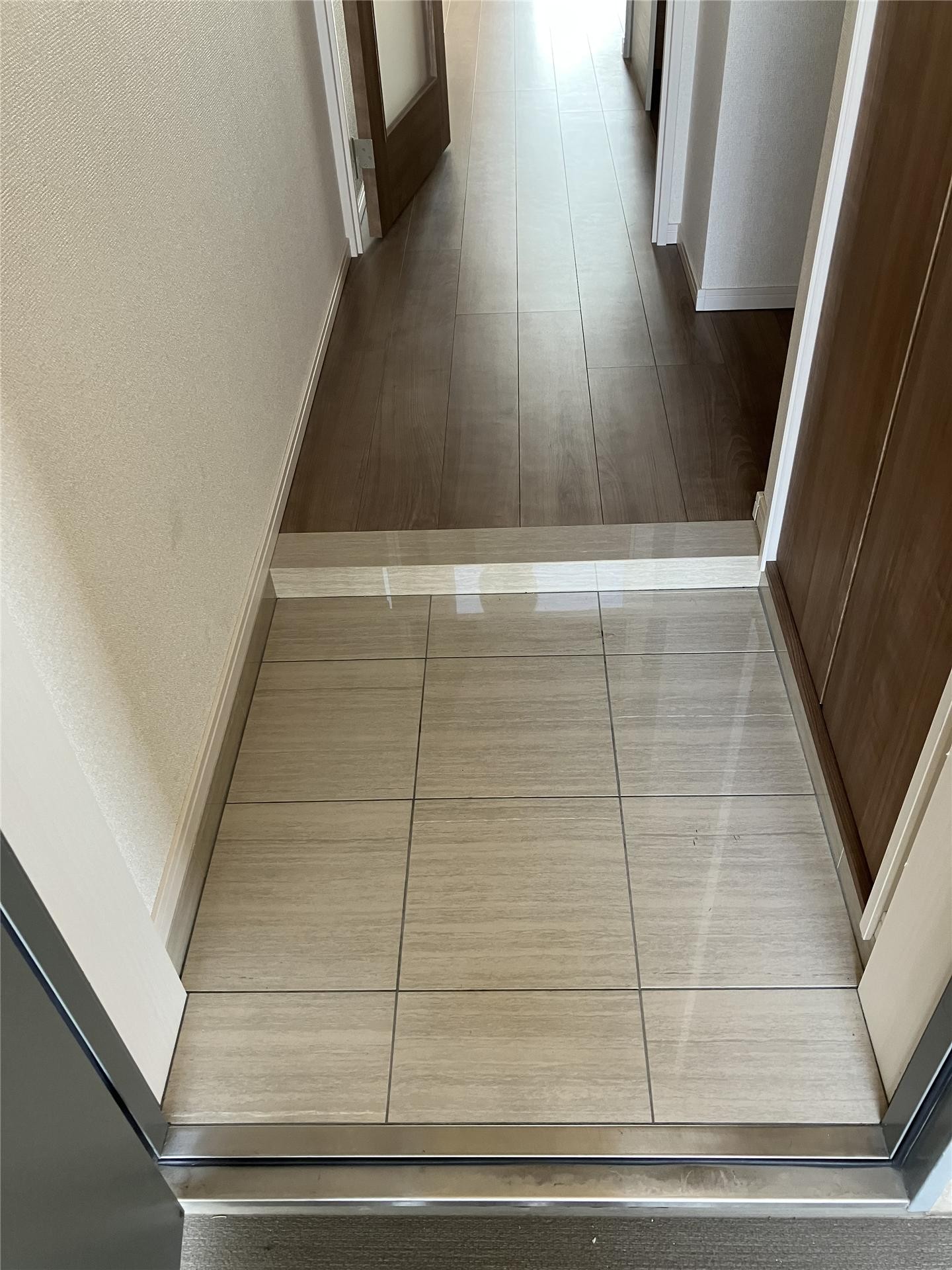 玄関　Sun Crest 大安寺
