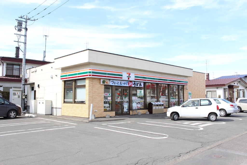 コンビニ　セブンイレブン 北見桜町店（コンビニ）まで240m
