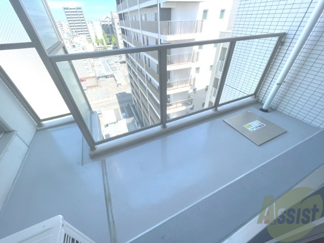 バルコニー　バルコニーは幅もしっかりあって洗濯物がはかどりそうですね。