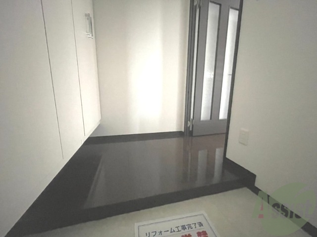 玄関　玄関から撮影しました。敷居が高くなくて安心ですね。