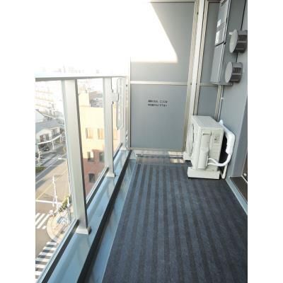 バルコニー　開放的で明るい空間を演出してくれるバルコニーです