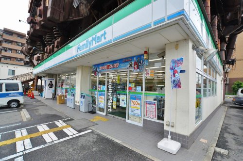 コンビニ　ファミリーマート塚西店（コンビニ）まで302m
