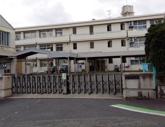 小学校　総社市立山手小学校（小学校）まで1052m