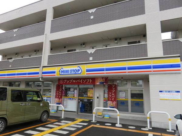 コンビニ　ミニストップ（コンビニ）まで200m