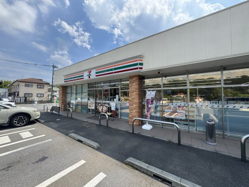 コンビニ　セブンイレブン 成田南三里塚店（コンビニ）まで408m