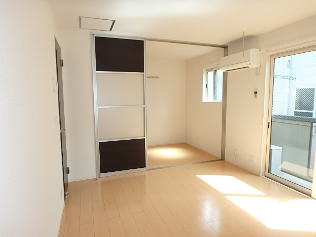 居室・リビング　明るくレイアウト自在のお部屋