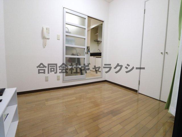 居室・リビング　5帖の洋室
