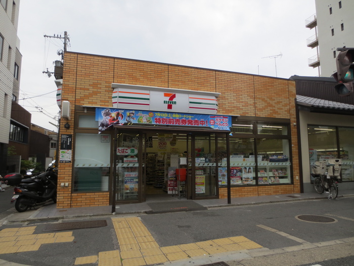 コンビニ　セブンイレブン烏丸六条店（コンビニ）まで400m