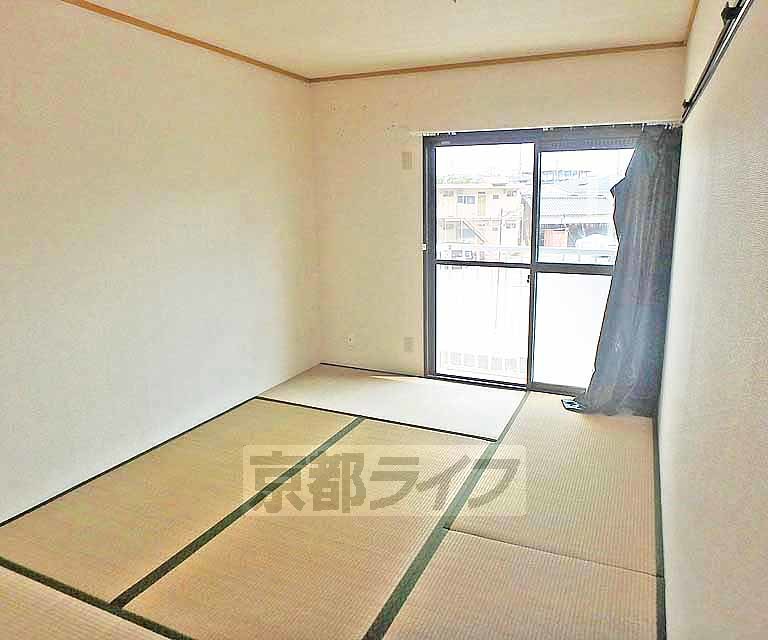 居室・リビング　ベランダに面したお部屋です