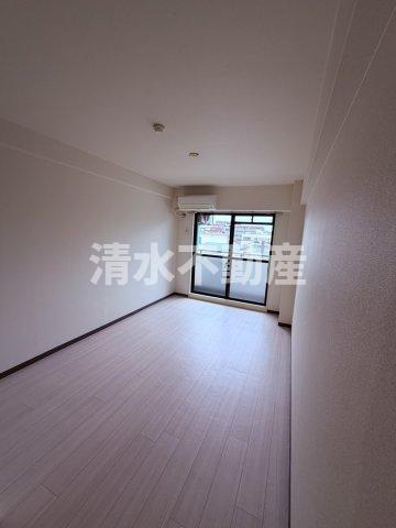 居室・リビング　南向きの居室です