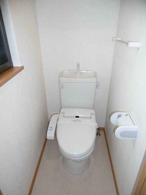 トイレ　写真は201号室です