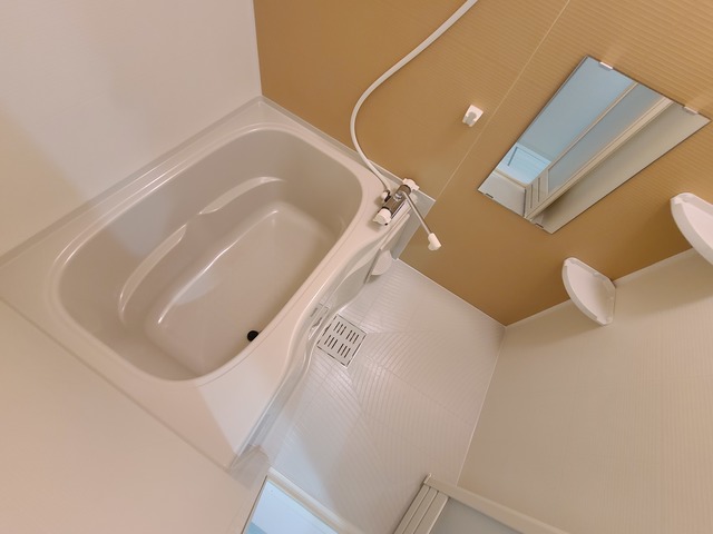 バス・シャワールーム　湯船につかりしっかり疲れを癒してください