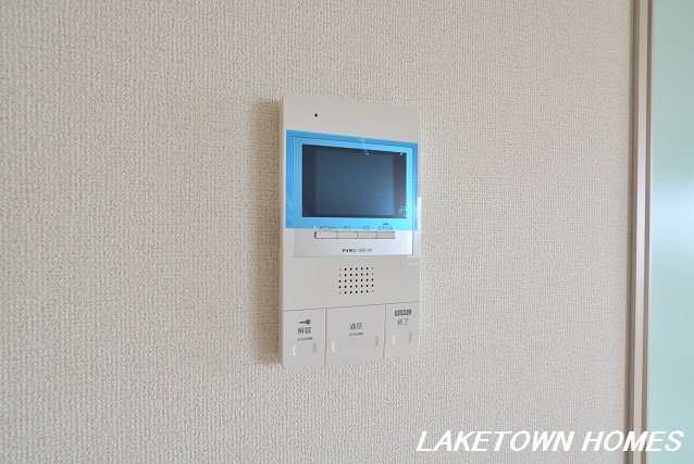 セキュリティ　来訪者の確認が出来るモニター付インターホンです。