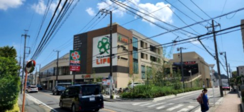 スーパー　ライフ川崎塚越店（スーパー）まで377m
