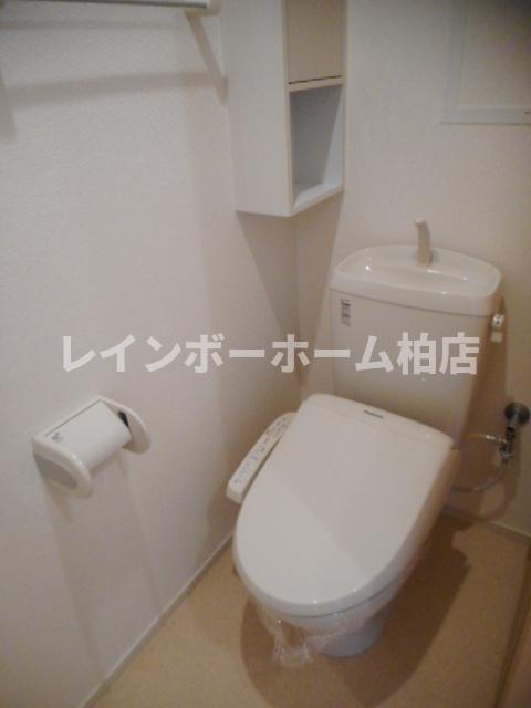 トイレ　温水洗浄便座です