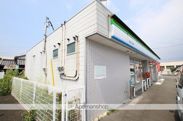 コンビニ　ファミリーマート（コンビニ）まで533m