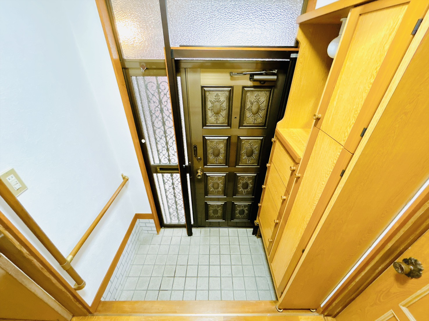 近鉄長野線 河内長野駅 徒歩7分 2階建 築47年の玄関写真