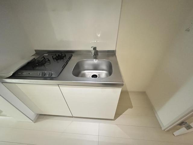 キッチン　同物件別部屋の参考写真です