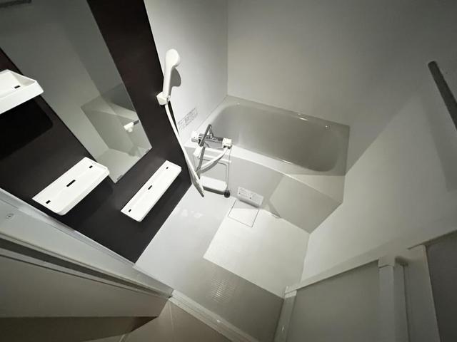 バス・シャワールーム　同物件別部屋の参考写真です