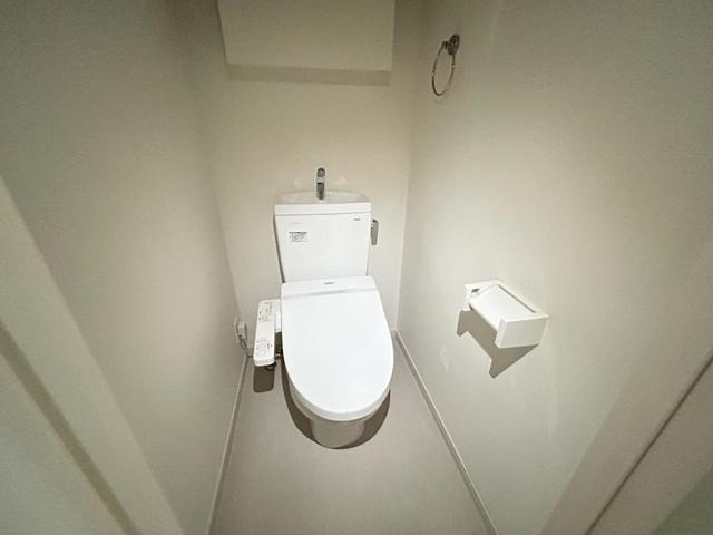 トイレ　同物件別部屋の参考写真です
