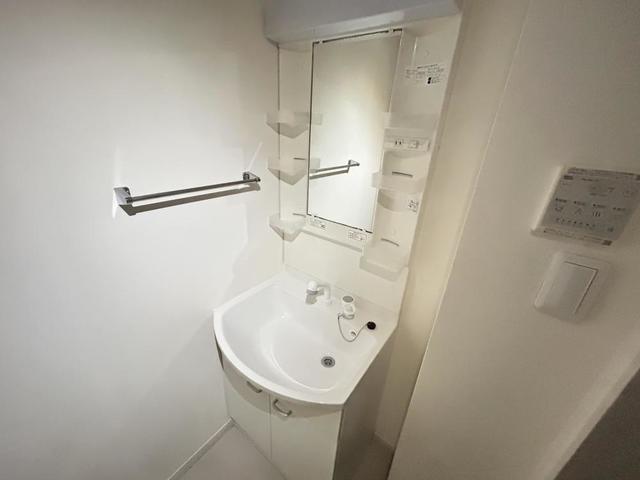 洗面設備　同物件別部屋の参考写真です
