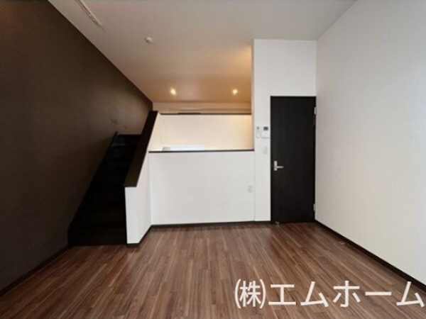 居室・リビング　洋室6帖　上階ロフト6帖　同型写真