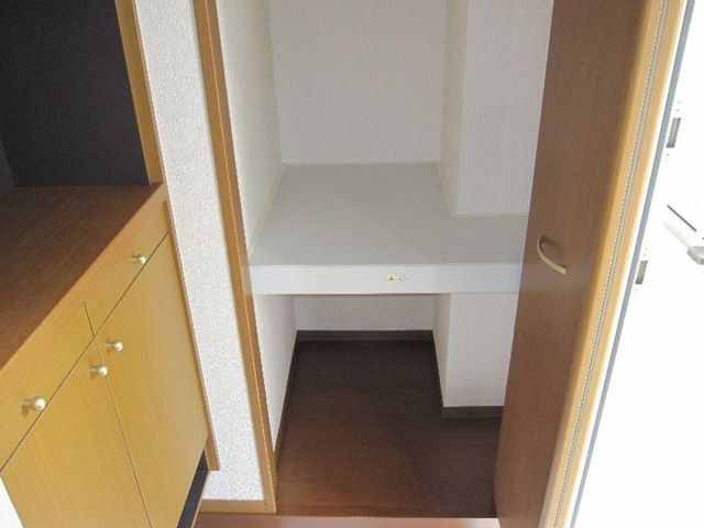 玄関　★玄関にも収納★