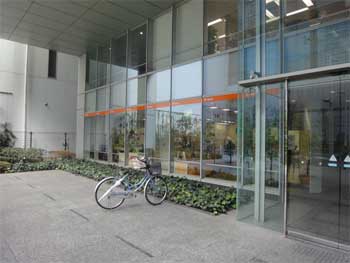 郵便局　港港南郵便局（郵便局）まで1011m