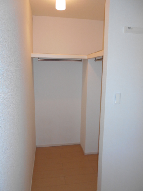 収納　北側寝室内収納（ウォークインクローゼット）完備