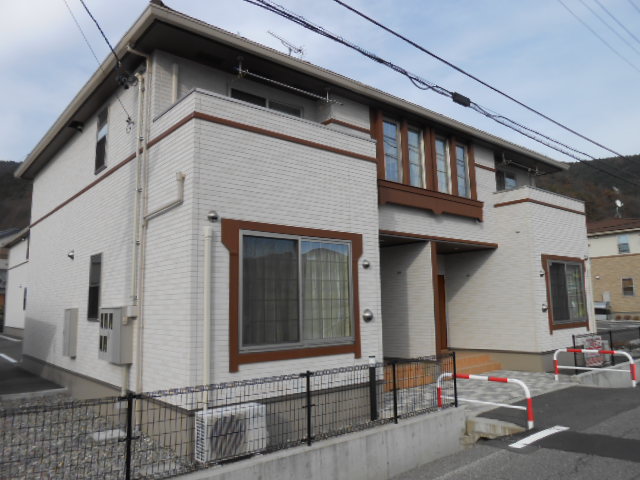 建物外観　バルコニー・玄関側を南西方向より撮影