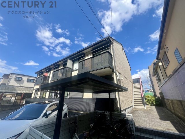 建物外観　敷地内駐車場あります♪
