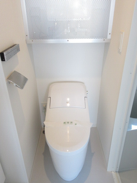 東急田園都市線 三軒茶屋駅 徒歩10分 4階建 築7年のトイレ写真