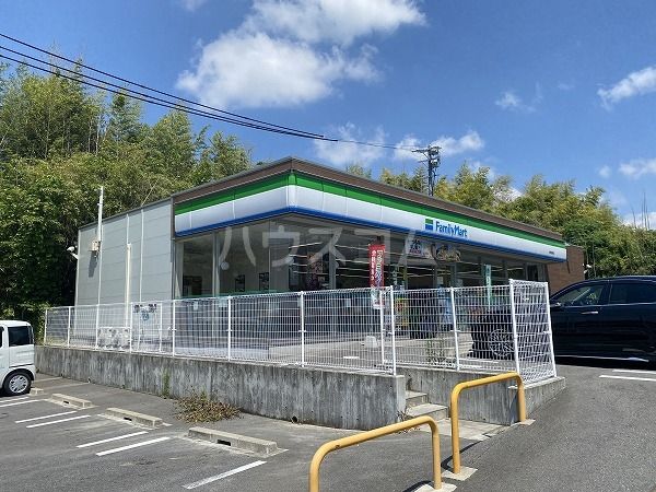 コンビニ　ファミリーマート　東郷諸輪店（コンビニ）まで1077m