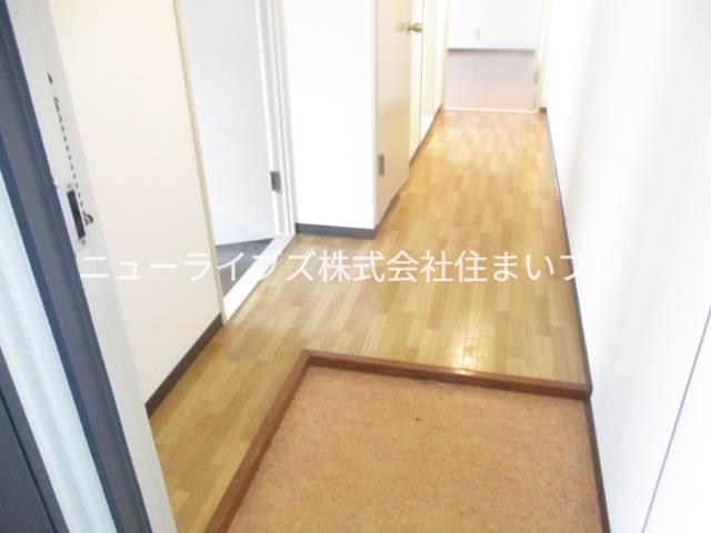 京阪本線 萱島駅 徒歩5分 3階建 築33年の玄関写真
