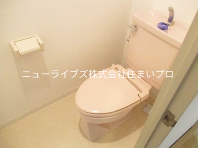 京阪本線 萱島駅 徒歩5分 3階建 築33年のトイレ写真