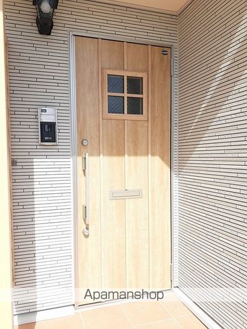 ＪＲ日豊本線 三股駅 バス乗車時間：20分 最寄りバス停で下車 徒歩12分 2階建 築5年の玄関写真