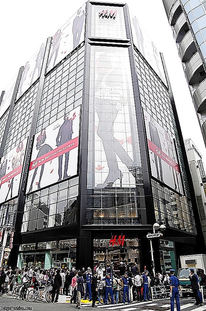 ショッピングセンター　Ｈ＆Ｍ　ＳＨＩＢＵＹＡ（ショッピングセンター）まで418m