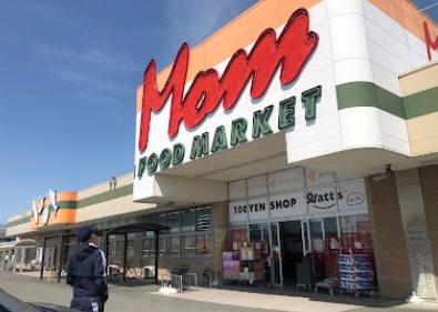 スーパー　フードマーケットMom小笠店（スーパー）まで426m