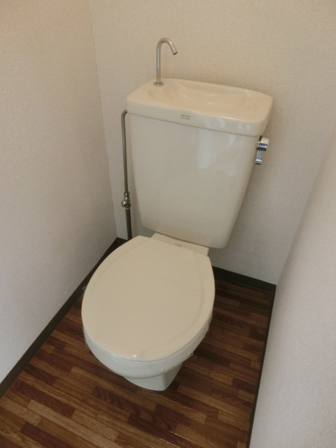 ＪＲ総武線 下総中山駅 徒歩10分 2階建 築34年のトイレ写真