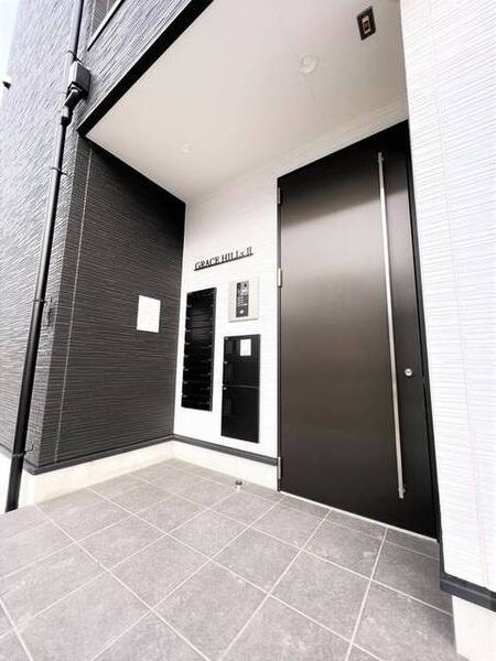 エントランス　初期費用分割可★ご希望の場所まで無料送迎サービス付♪