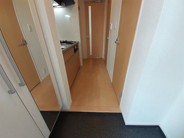 小田急線 登戸駅 徒歩6分 3階建 築8年の玄関写真