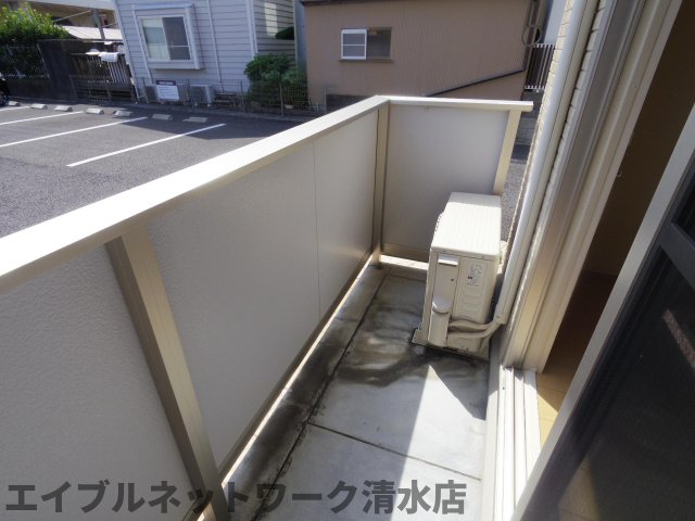 バルコニー　陽当たり良好なバルコニーです