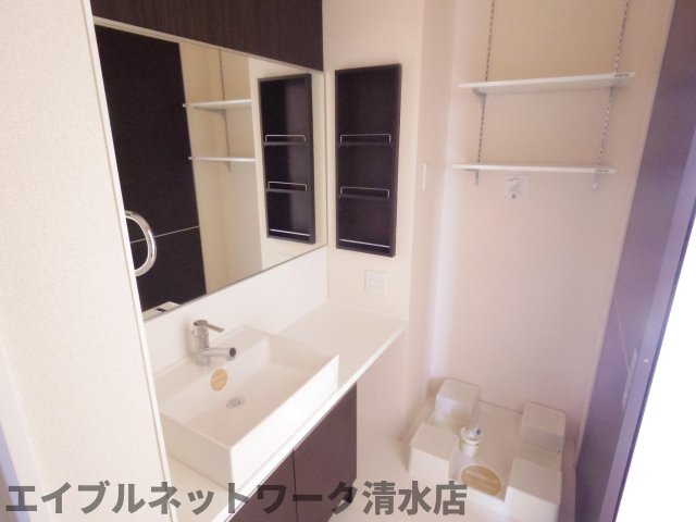 洗面設備　脱衣スペースもあります