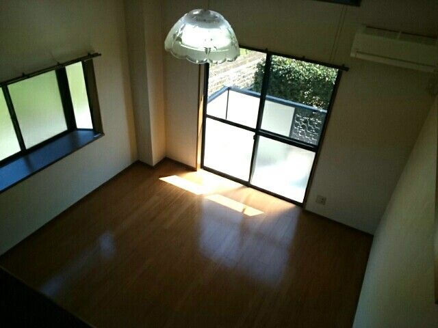 サンヒルズ壱番館の居間写真